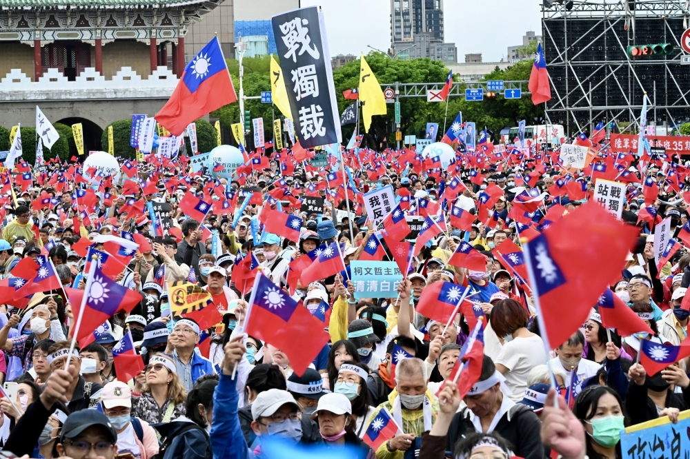 所谓「反绿共战独裁」游行其内容不仅空洞,诉求更是混淆认知 //图片来源 : 上报